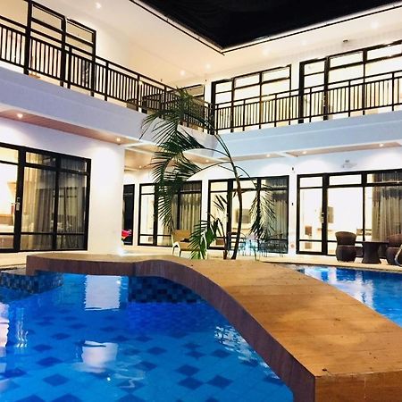 White Breeze Palawan Boutique Hotel Puerto Princesa Luaran gambar