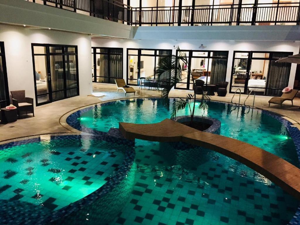 White Breeze Palawan Boutique Hotel Puerto Princesa Luaran gambar