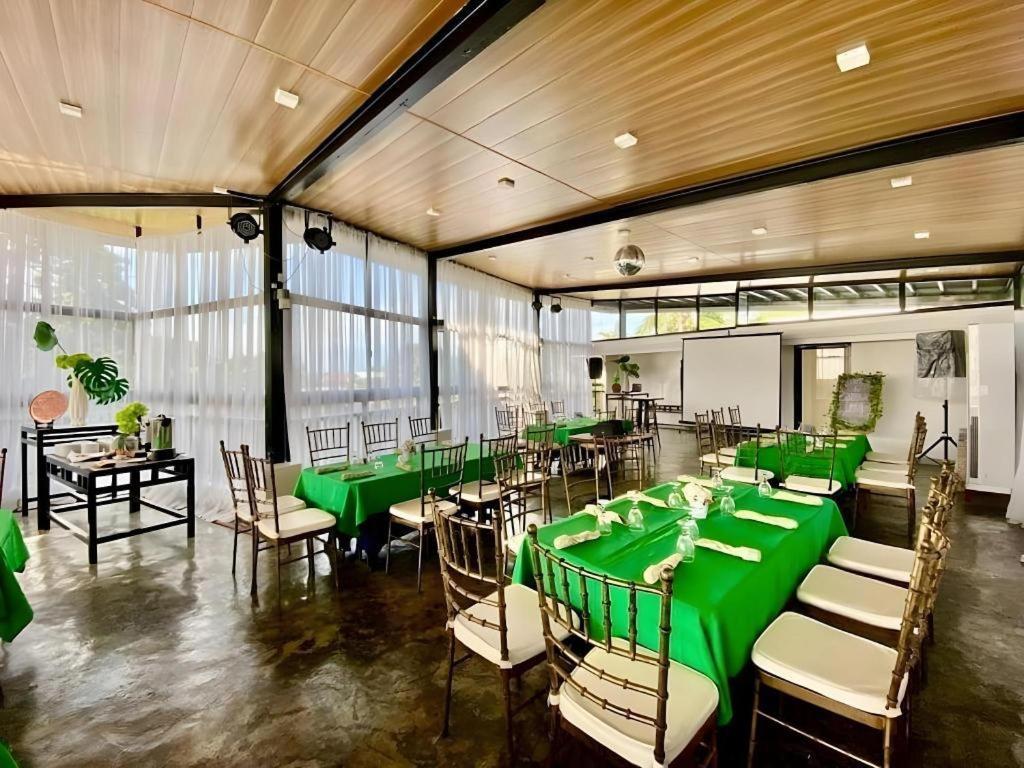 White Breeze Palawan Boutique Hotel Puerto Princesa Luaran gambar