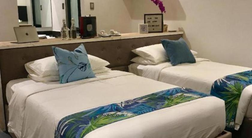 White Breeze Palawan Boutique Hotel Puerto Princesa Luaran gambar